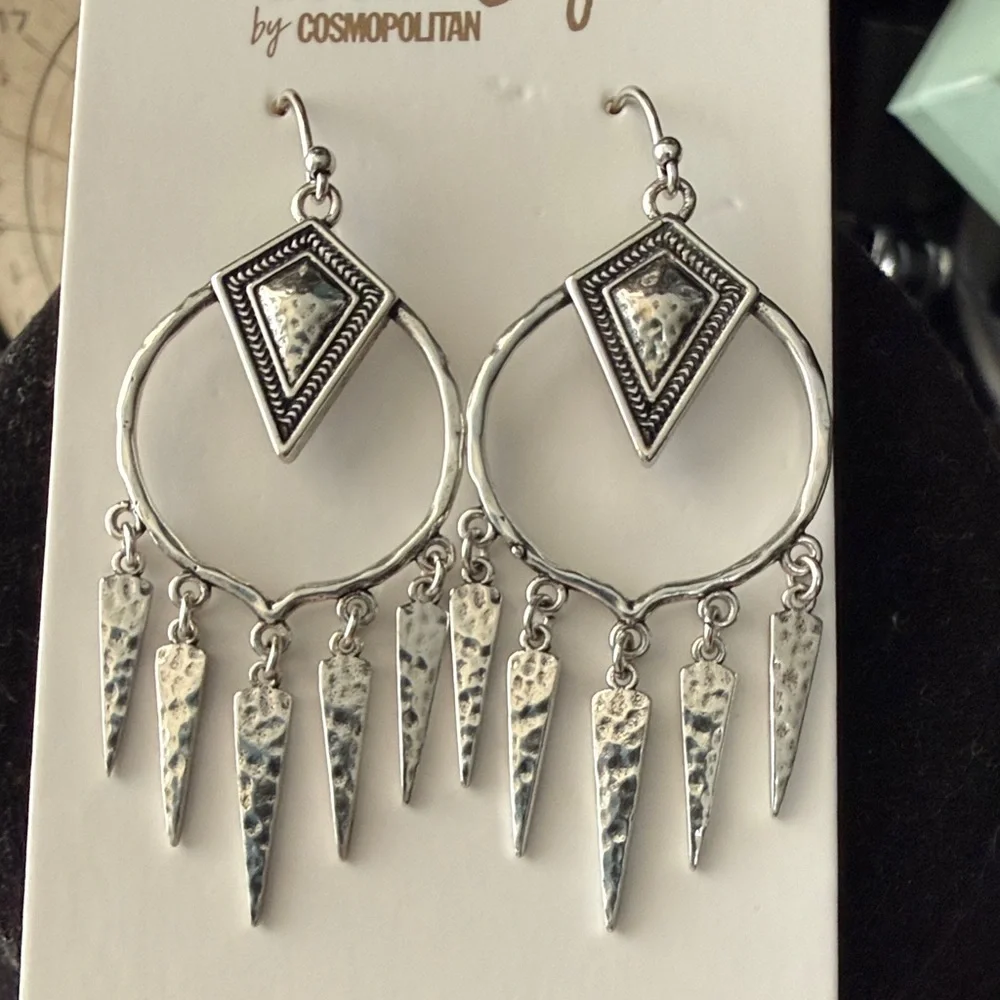 Cosmopolitan chic geometric